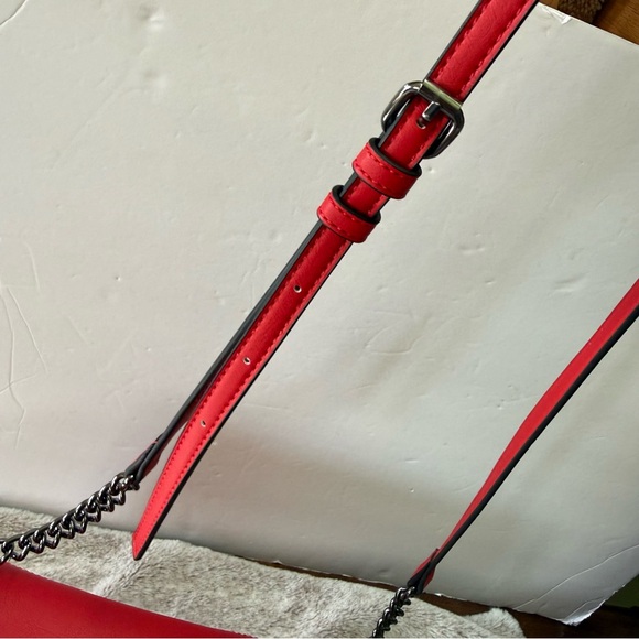 NWOT Simply Vera Wang Red Vegan Leather Crossbody Purse Foldover Chain Strap - Picture 12 of 16
